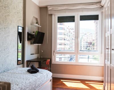 AU523_H2 Habitación exterior junto a la Plaza Indautxu