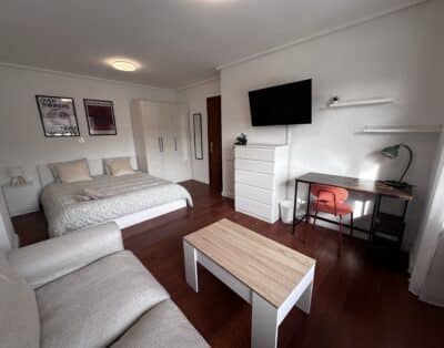 JG184_H1 Habitación con salida a balcón y salón privado