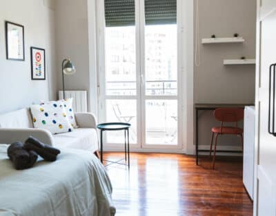 AU523_H3 Habitación exterior junto a la Plaza Indautxu